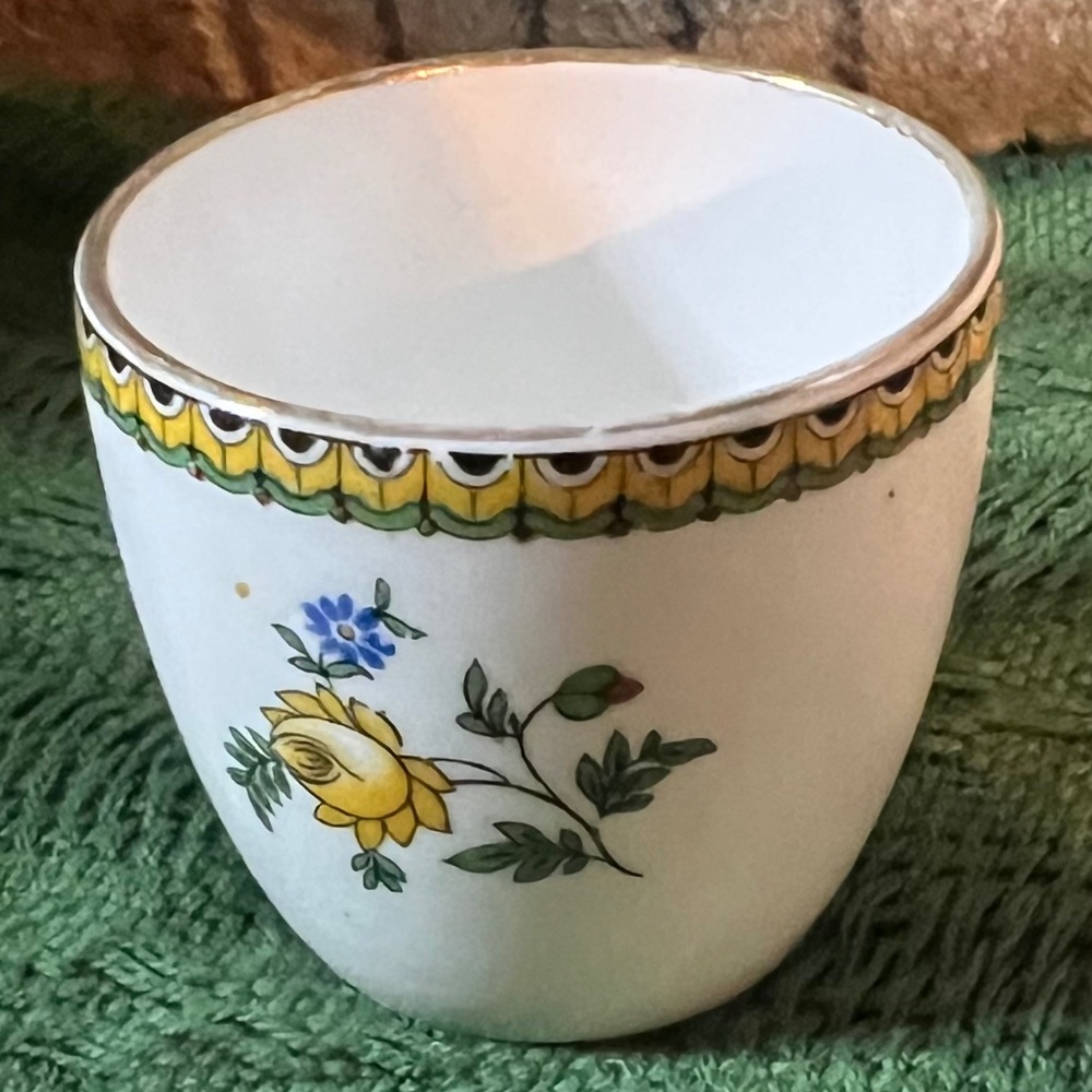 Vintage...  Aynsley Bone China  Egg Cup  (England)